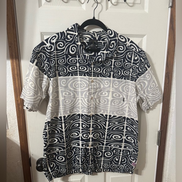 Quiksilver Other - Quiksilver Black and White & Grey Aloha shirt button down XL
